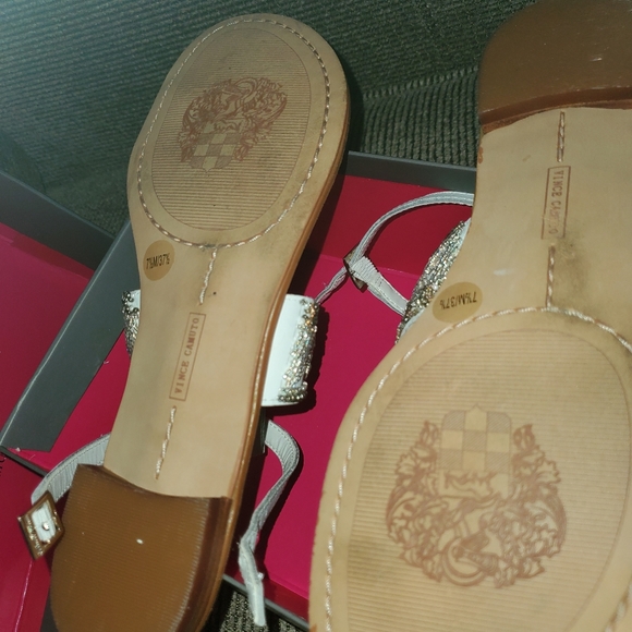 VInce Camuto Toe Sandals - Picture 3 of 4